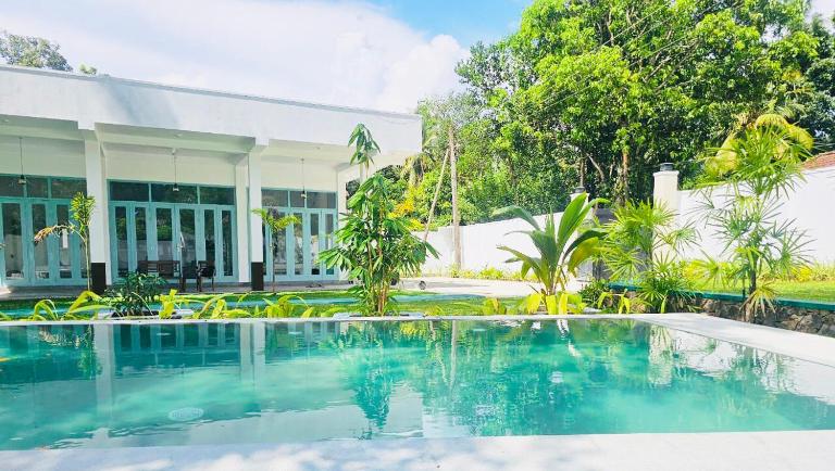STARK Villa - Bed and Breakfast Talpe