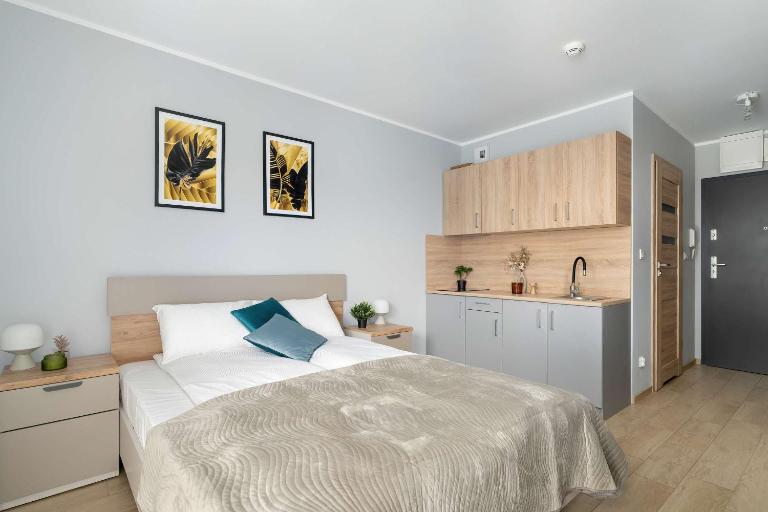 Comfortable Studio Apartment for Two by Noclegi Renters - B&B Poznań