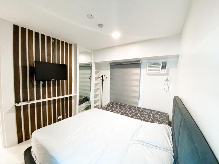 2BR Across SM San Lazaro Self Check-In & Parking Option - B&B Manila