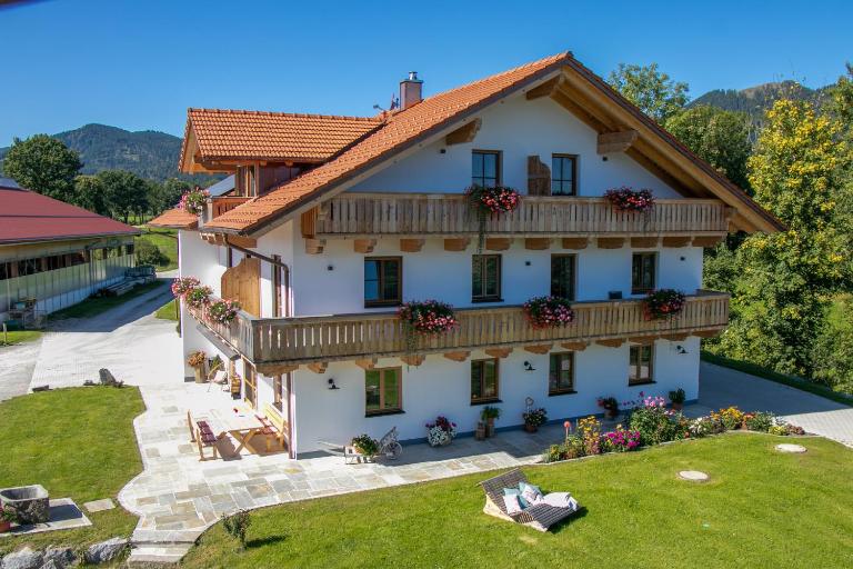 Ferienwohnungen zum Nigglhof - B&B Wackersberg