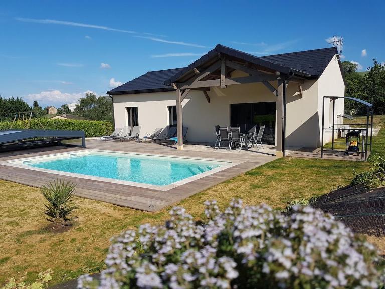 New house with covered and warmed swimming pool - Ferienwohnung Proissans