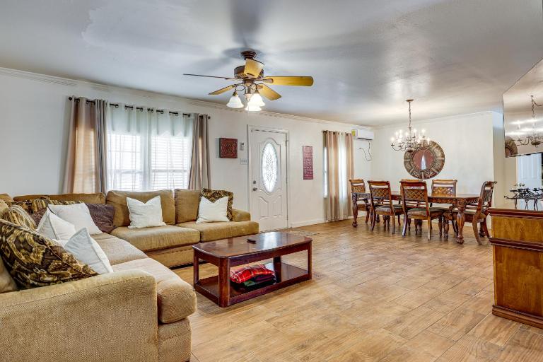 Charming Lake Retreat w/ Patio & Boat Parking! - B&B Canyon Lake