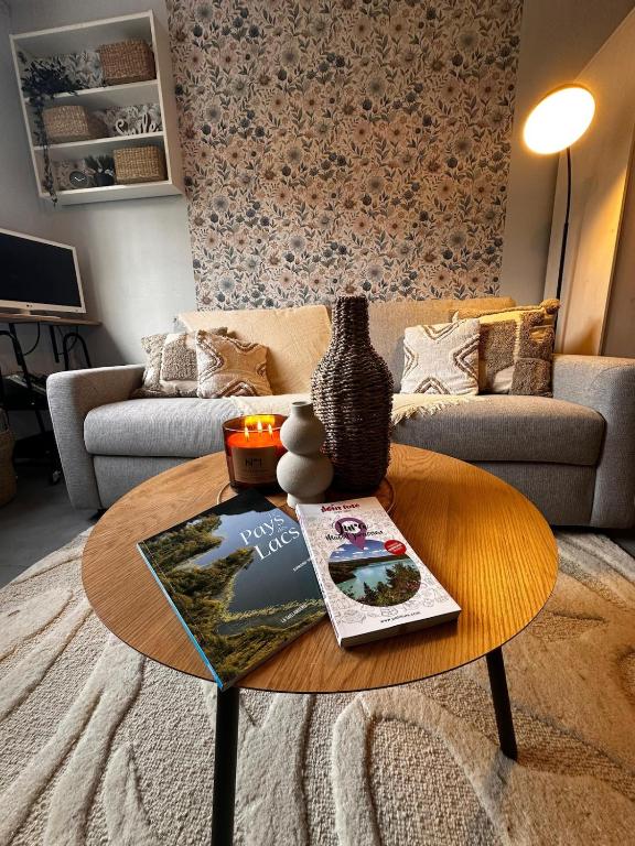 La Chambre de Sophie - Studio et garage au calme, proche centre ville - Ferienwohnung Lons-le-Saunier