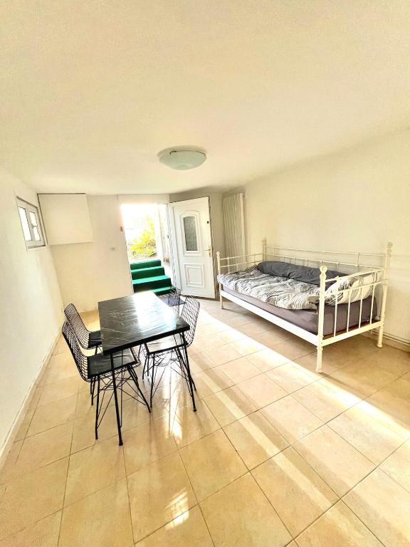 Quiet in Bry, close to Paris & Disney, large room - B&B Bry-sur-Marne