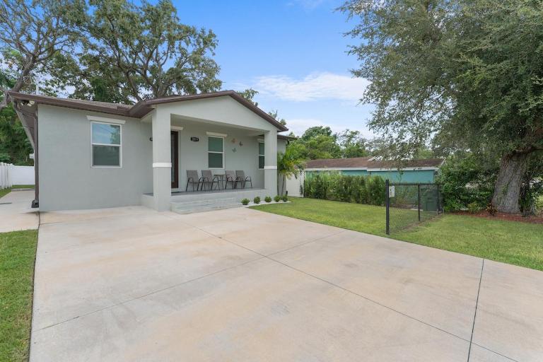 Busch Garden New House - B&B Tampa
