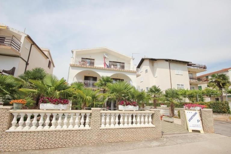 Apartments with parking space Vodice - 24938 - Chambres d'hôtes Vodice