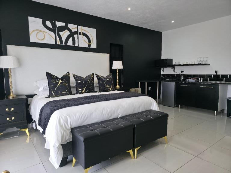 La Chambre Manor House - Bed and Breakfast Mbombela
