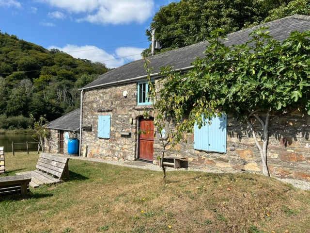 Riverside Barn at Lopwell Dam - B&B Tamerton Foliot