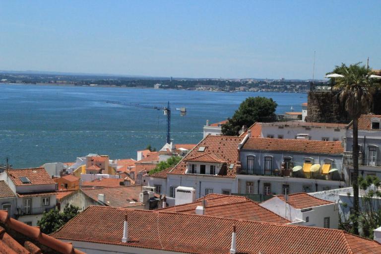 Ideal address with fantastic view Castel -Old Town-River - B&B Lisbona
