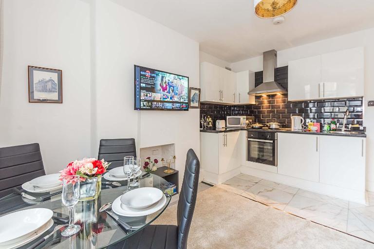 London Bridge Compact Apartment, Sleeps 3 , Tube 3 Mins Walk , Zone 1 , Weekly Offers - B&B London