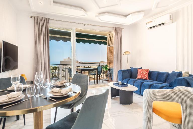 Modern Blue Oasis just 7 minutes from the Sea REMS - Chambres d'hôtes Benalmádena