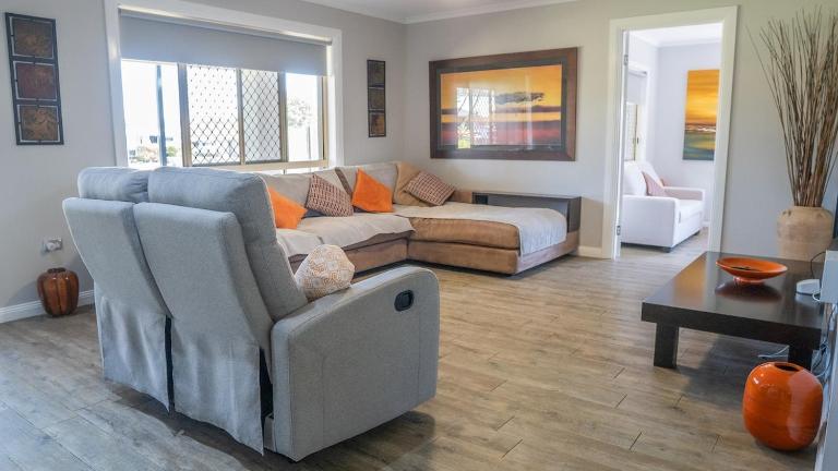 Stays with Ripley 3 min to hospital and beach Pet friendly - Bed and Breakfast Urraween