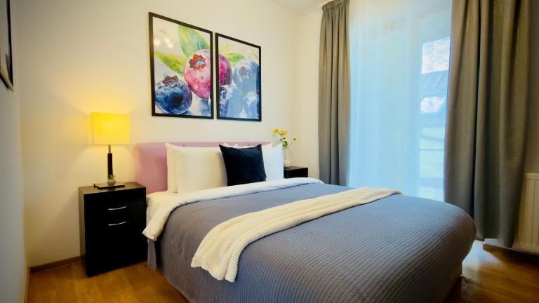 Downtown Delight - Bright 2BR Apartment - Ferienwohnung Bukarest