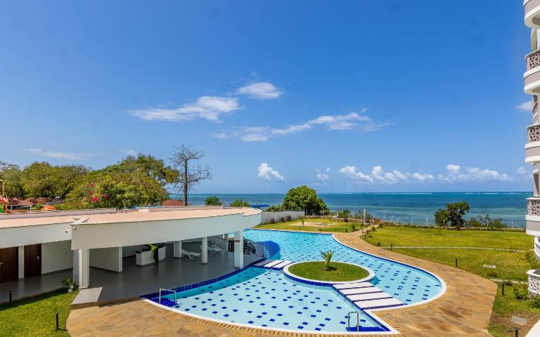 Elna's Baobab Waves - 2BR and 3BR Beachfront Nyali - B&B Mombasa