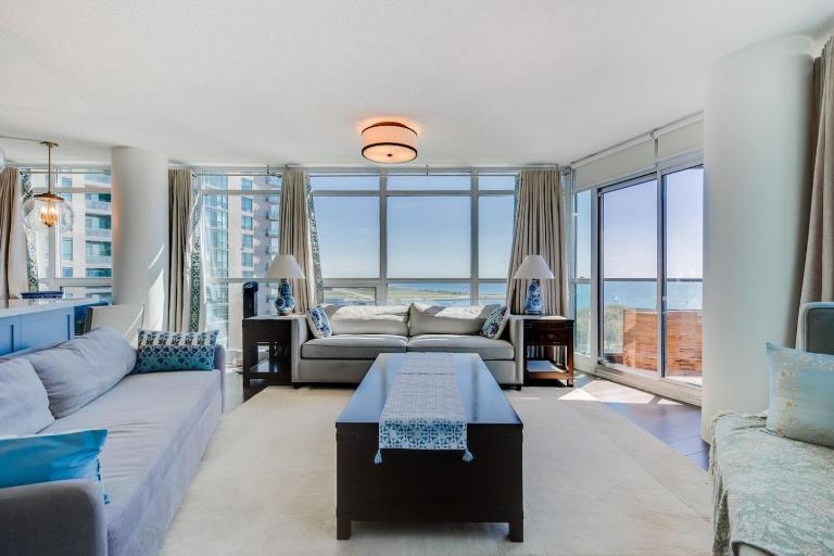 Lakeview Condo 2BR with Balcony and Free Parking - Ferienwohnung Toronto