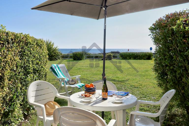 LocaLise - Maison D02 - Vue mer - Accès piscine - Wifi inclus - Draps et lits faits inclus - Face à la plage - Centre et port à 700m - B&B Guilvinec