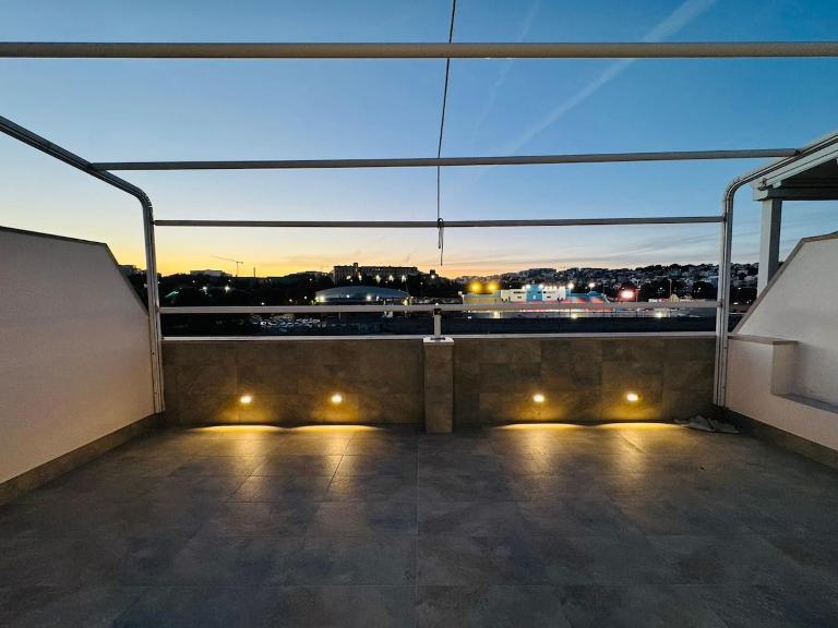 Bright and airy penthouse - Bed and Breakfast Gżira