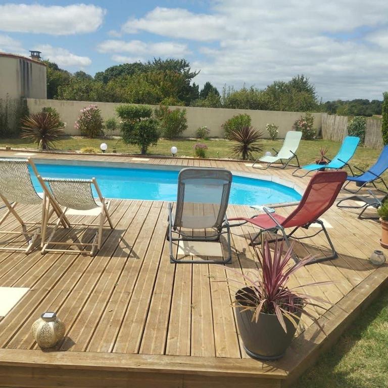 maison de vacances de 16 a 22 personnes - B&B Gémozac