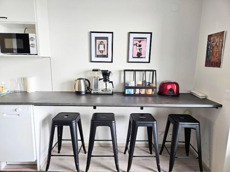Moderni yksiö, parveke, parkki, palvelut - B&B Tampere