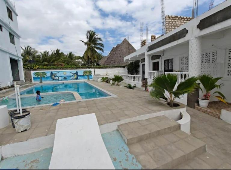 Tulivu Studio 2nd Floor Apartment & Great Balcony View - B&B Watamu