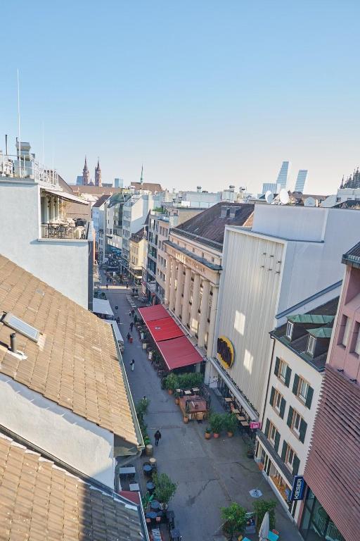 Central rooftop apartment with AC and city view - B&B Basilea