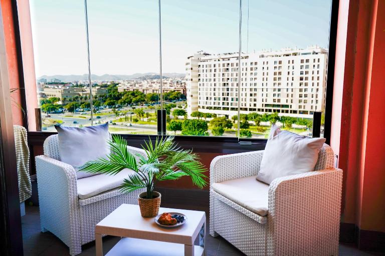 Malaga con infinity pool y terraza cubierta - B&B Málaga