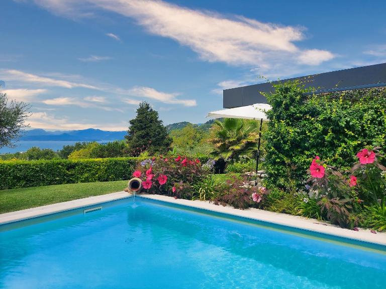 LUXURY VILLA ORIZZONTI - Regarda Travel - Bed and Breakfast Bardolino