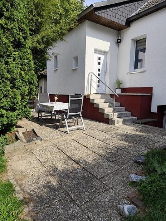 Charmantes Haus-im-Haus Apartment mit eigenem Hauseingang - B&B Hagen