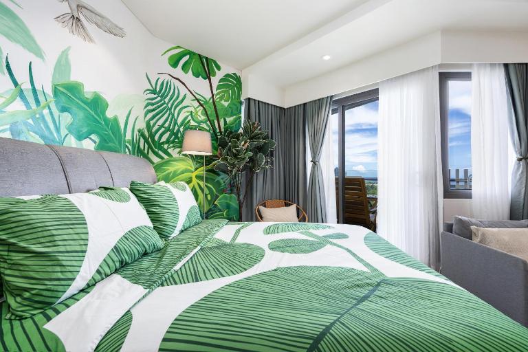 Tropical Studio at Tambuli Residences Ocean View by Dominik Pool Access & Balcony in Mactan - B&B Lapu-Lapu City