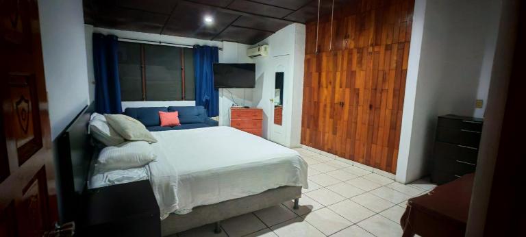 Habitación en San Salvador - B&B San Salvador