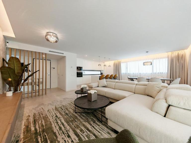 Luxury 4 Bedroom Villa with Sea Views and Private Pool in Eden Resort - B&B Mijas Costa