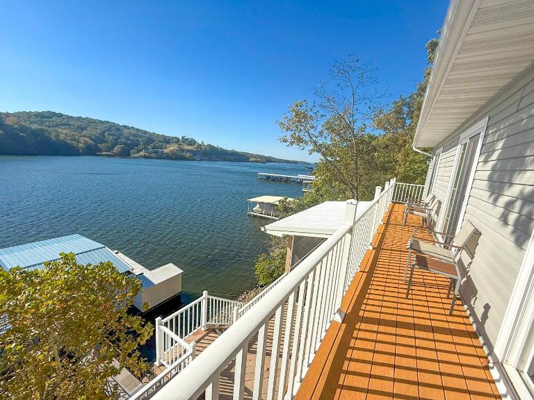 Lakefront Home-3BD/2.5BA/Dock/Grill/Firepit/Kayaks - B&B Linn Creek