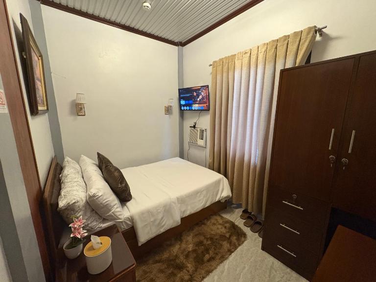 Goldland Caelestis Guest House - B&B Bacolod City