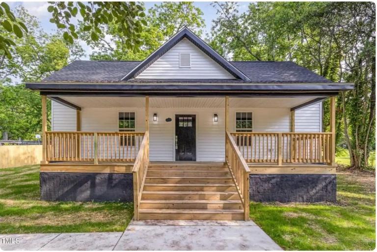 Elegant 1910 Boutique - Crib, Veteran-Owned - B&B Sanford