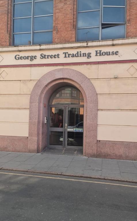 City Centre Lace Market Apartments - 2 Bedrooms Apartment with 4 Beds and 2 Bathrooms and full Kitchen in George Street - close to Victoria Centre Shopping Centre and Nightlife - Bed and Breakfast Nottingham