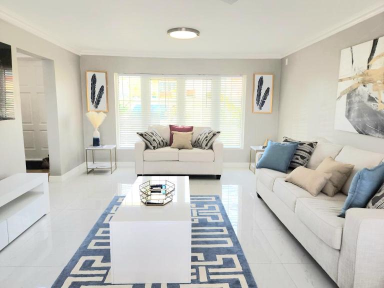 Spacious and Modern Townhouse - Ferienwohnung Negril