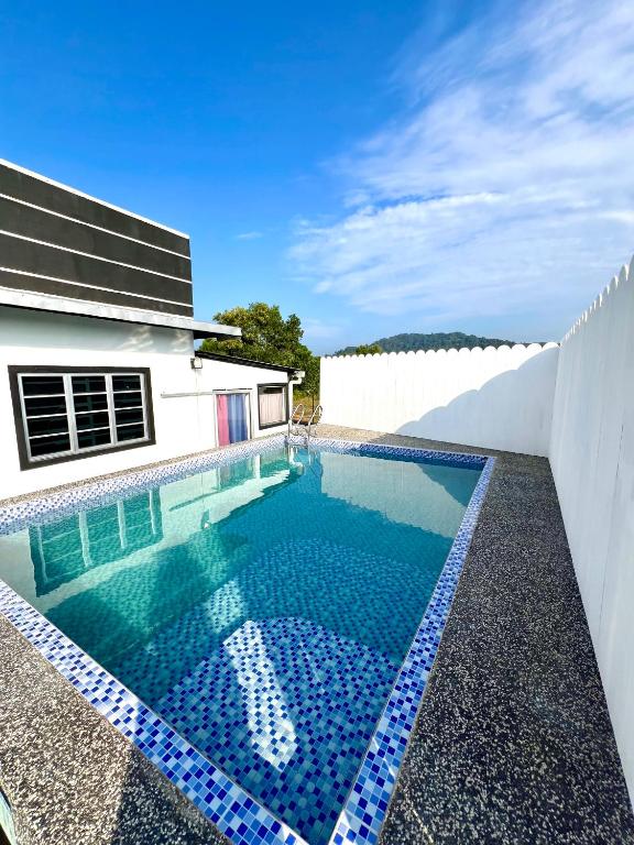 CFD HOMESTAY PB Dungun Private Pool - Bed and Breakfast Dungun