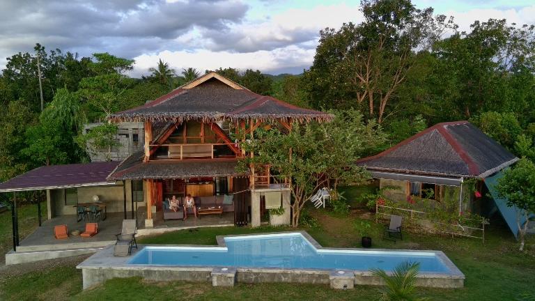 Private villa with pool, sunset view, solar powered - B&B Siquijor