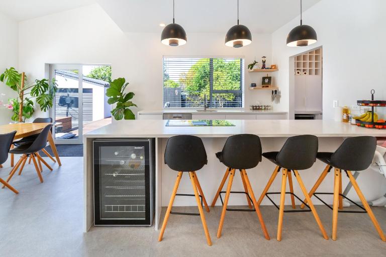 Spacious 6BR Family Home - Double Garage - Chambres d'hôtes Christchurch