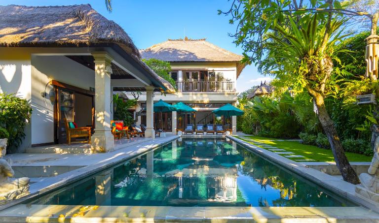 Superb and Elegant 4-Bedroom Villa - Up to 10 guests - B&B Seminyak