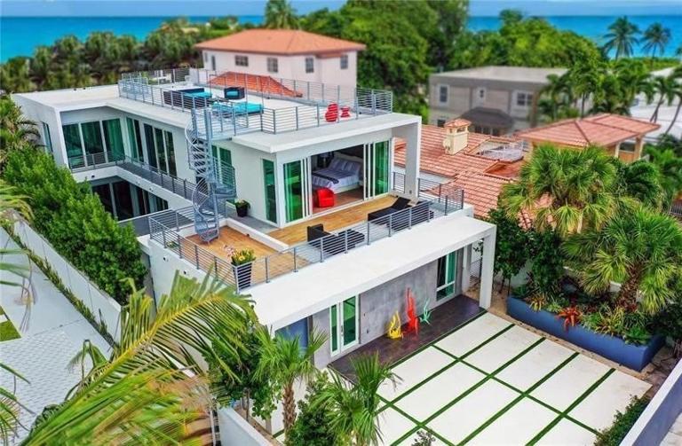 Villa Solara by Rove Travel - Home with Pool & Balcony - B&B Fort Lauderdale