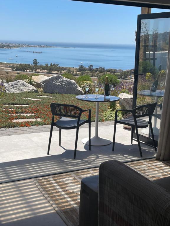 Shimmering Seas - B&B Stompneusbaai
