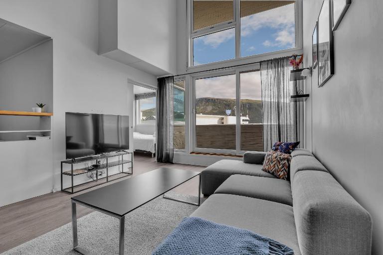 Central apartment with seaview, Tromsø - B&B Tromsø