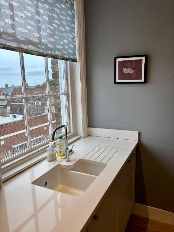 Aspen-free parking-Grade II listed-second floor two bedrooms apartment - B&B Huntingdon