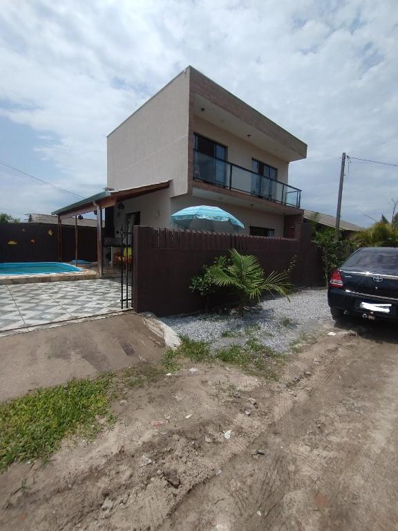 Casa com piscina próximo à praia - Bed and Breakfast Matinhos