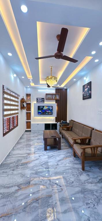 Fully Furnished 1BHK Service Apartment - Bed and Breakfast Gurpūr