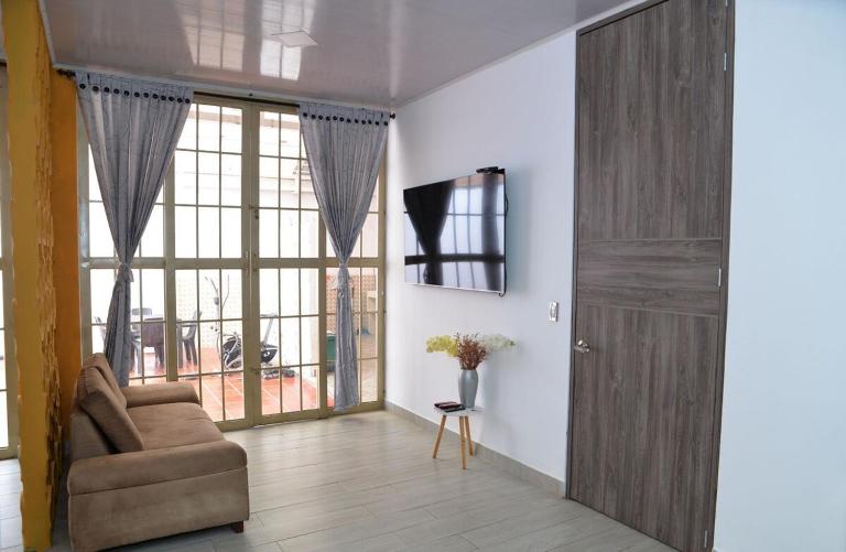 Casa jardin completa con parqueadero privado - B&B Ibagué