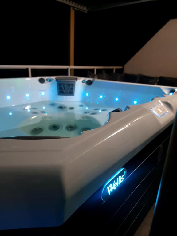 GLAMOUR VOX - Apartament Romantic cu Jacuzzi Privat în Cluj-Napoca - Bed and Breakfast Cluj-Napoca