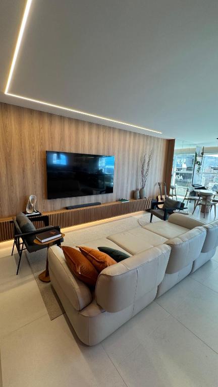Apt luxo vista mar 160m com jacuzzi e 2 garagens - Bed and Breakfast Itapema