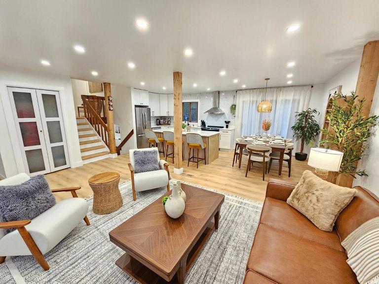 Luxury 4BR near Six Flags & Naval Base - Ferienwohnung Waukegan